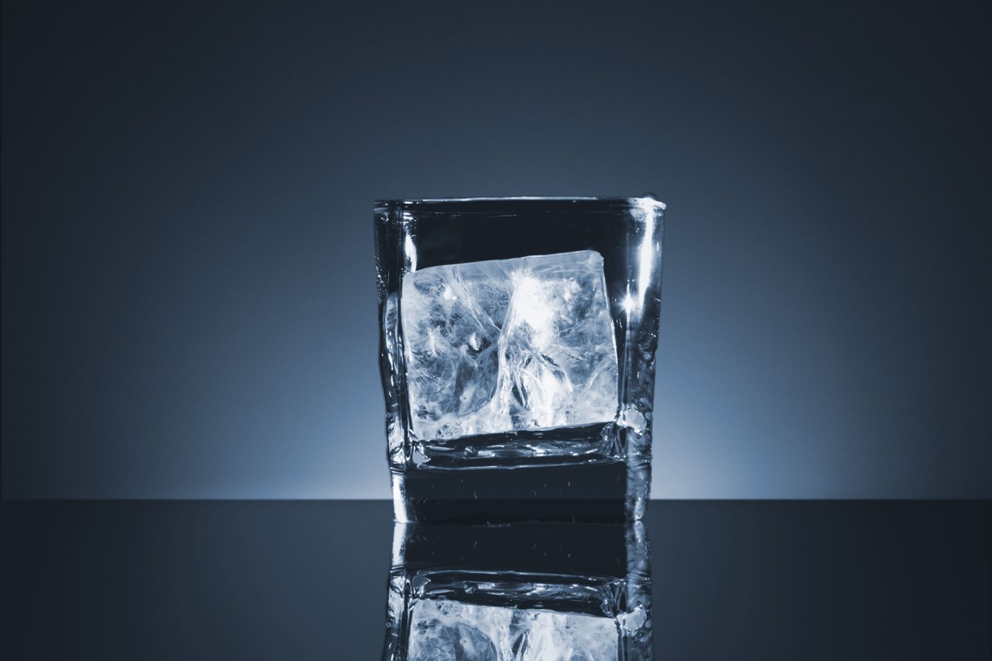 Clear cube ice in a glass